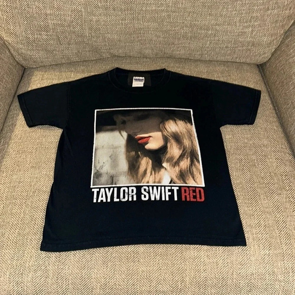 2013 Taylor Swift Red International Concert/Tour T-Shirt YTH SM Red Tour Unisex - Picture 3 of 16